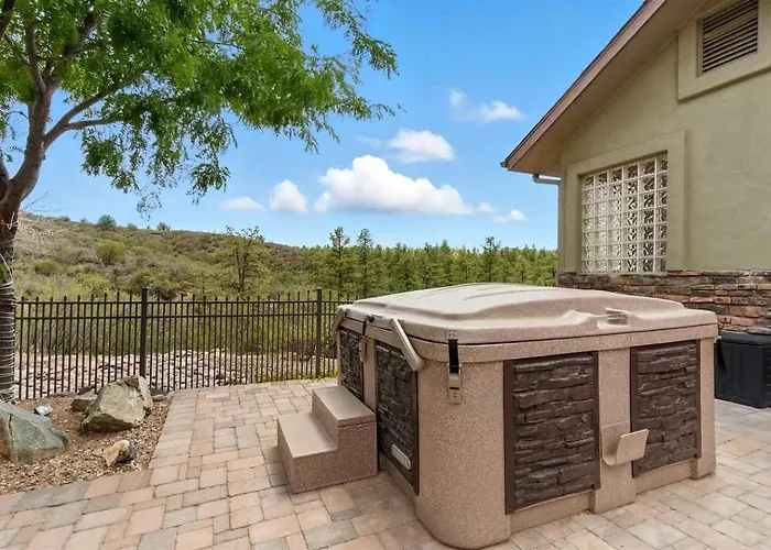 The Sanctuary At Downtown Sleeps 16