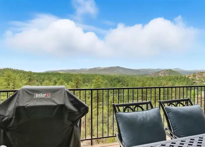 Holiday home The Sanctuary At Downtown Sleeps 16 *