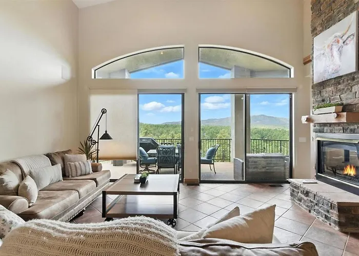 The Sanctuary At Downtown Sleeps 16 Holiday home *