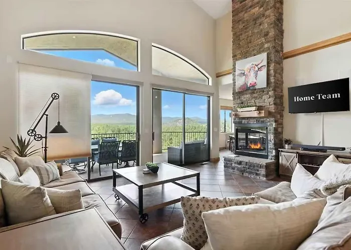 The Sanctuary At Downtown Sleeps 16 Holiday home