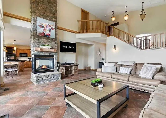 The Sanctuary At Downtown Sleeps 16 Holiday home