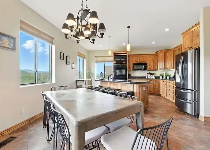 The Sanctuary At Downtown Sleeps 16 Holiday home