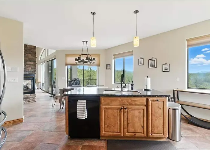 Holiday home The Sanctuary At Downtown Sleeps 16 *