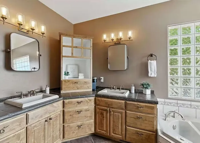 The Sanctuary At Downtown Sleeps 16 Holiday home Prescott