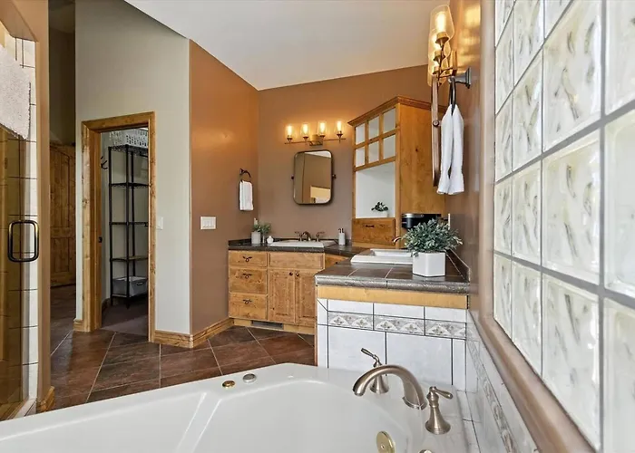 The Sanctuary At Downtown Sleeps 16 Holiday home *
