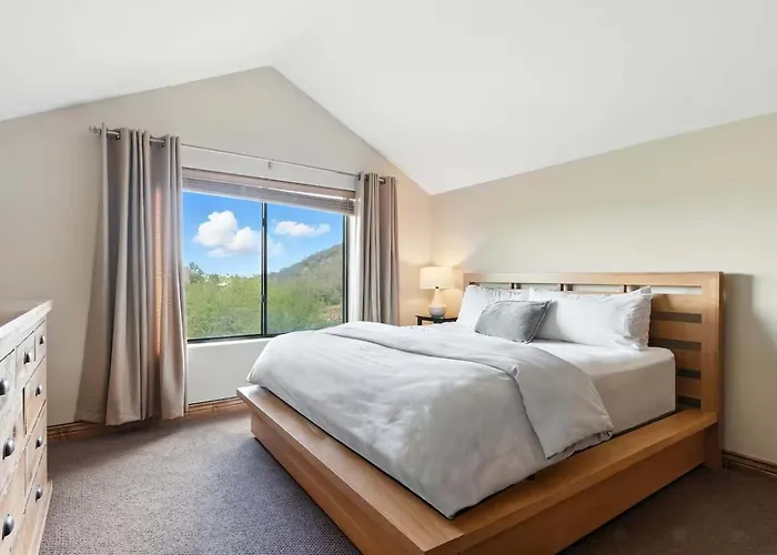 Holiday home The Sanctuary At Downtown Sleeps 16 *