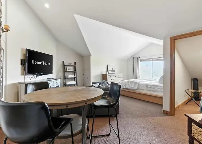 Holiday home The Sanctuary At Downtown Sleeps 16 *