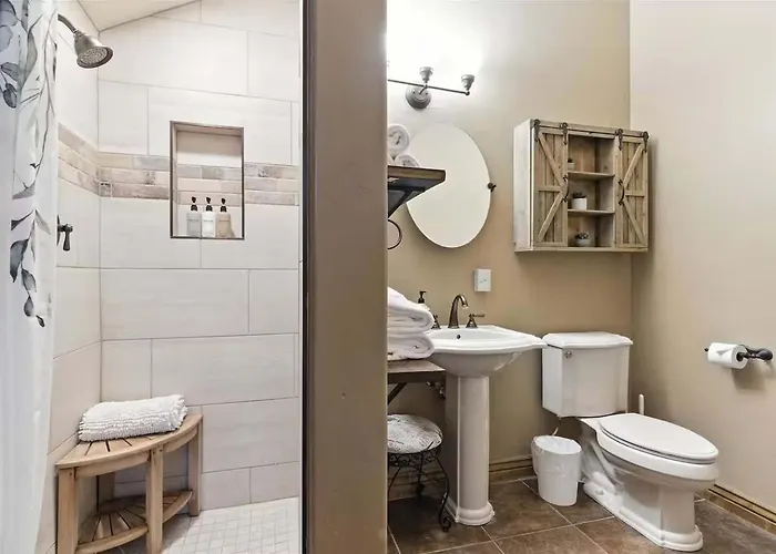 The Sanctuary At Downtown Sleeps 16 Holiday home