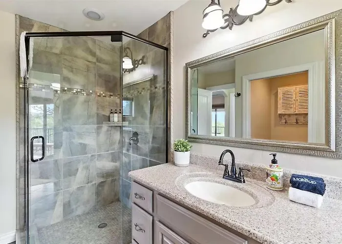 The Sanctuary At Downtown Sleeps 16 Holiday home