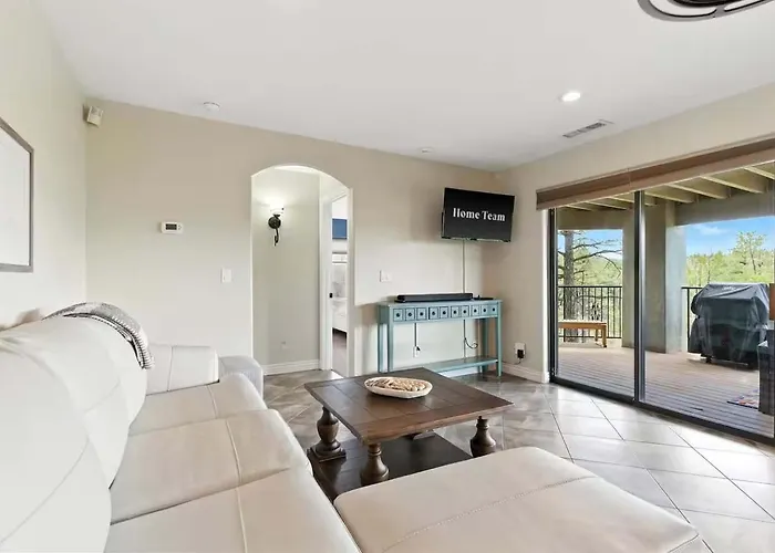 The Sanctuary At Downtown Sleeps 16