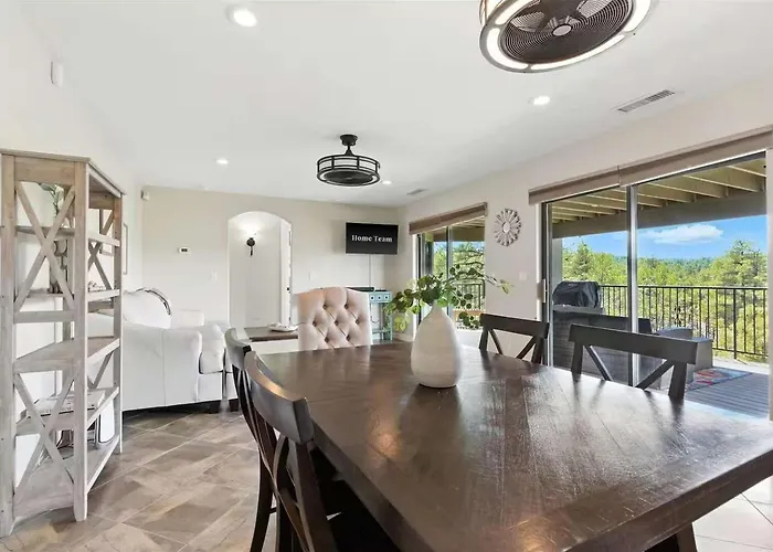Holiday home The Sanctuary At Downtown Sleeps 16 *