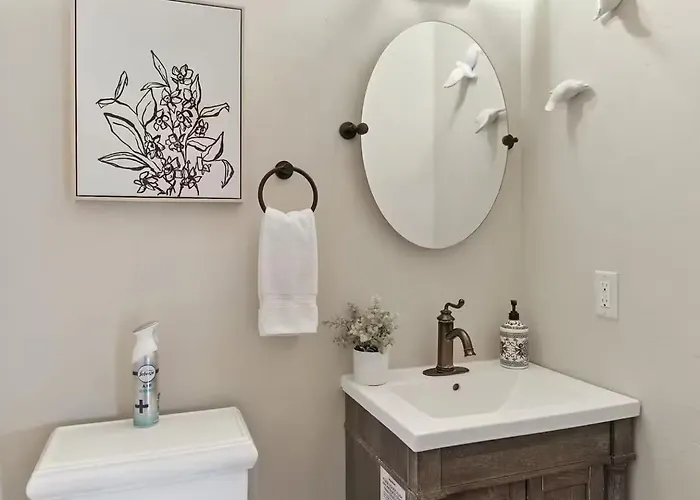 The Sanctuary At Downtown Sleeps 16 Holiday home *