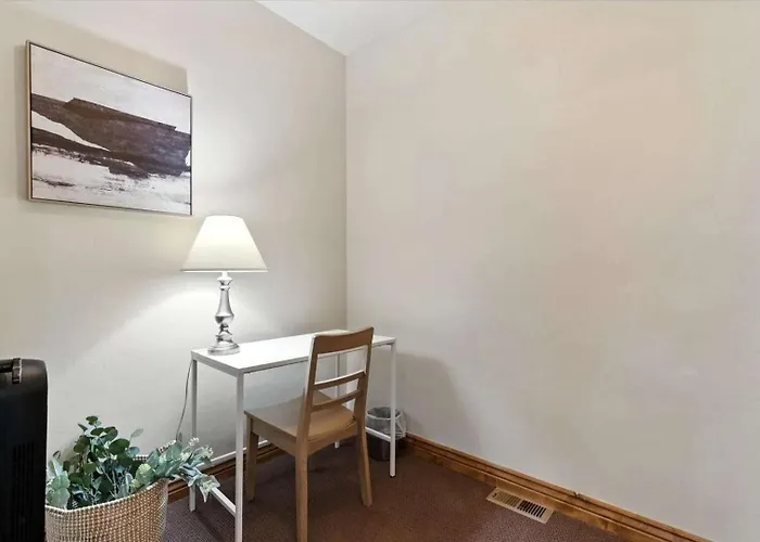 The Sanctuary At Downtown Sleeps 16 Holiday home