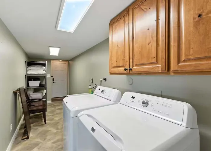 The Sanctuary At Downtown Sleeps 16 Holiday home Prescott