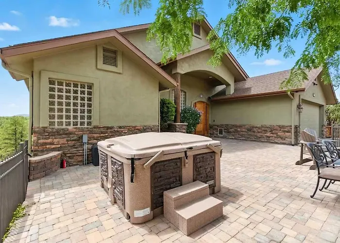 The Sanctuary At Downtown Sleeps 16
