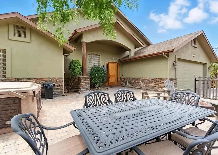 The Sanctuary At Downtown Sleeps 16 Holiday home