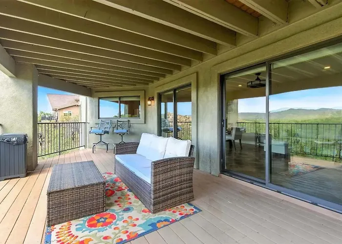 The Sanctuary At Downtown Sleeps 16 *