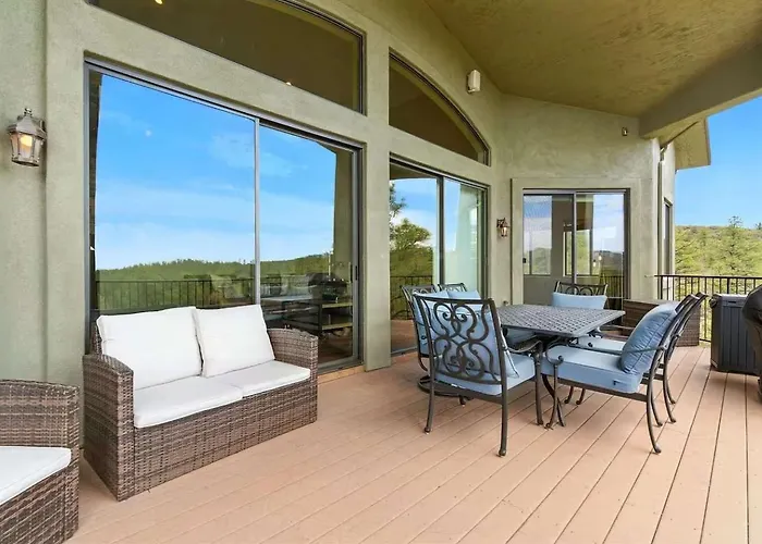 The Sanctuary At Downtown Sleeps 16 Holiday home