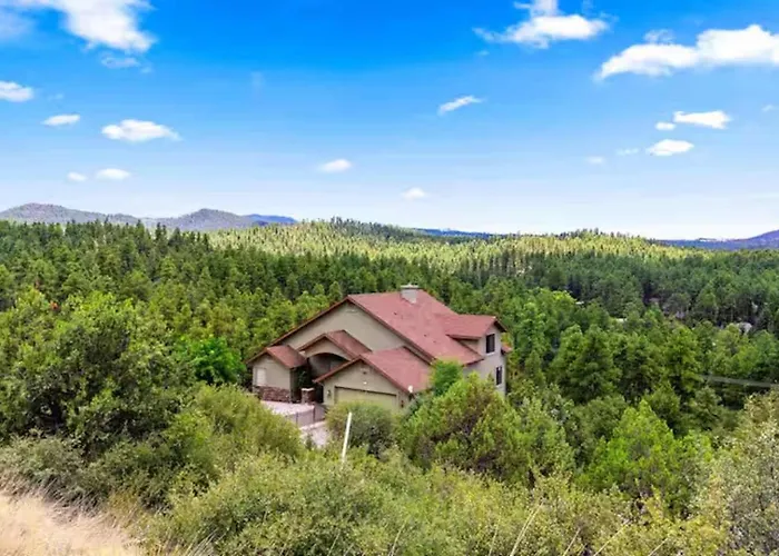 The Sanctuary At Downtown Sleeps 16 Holiday home